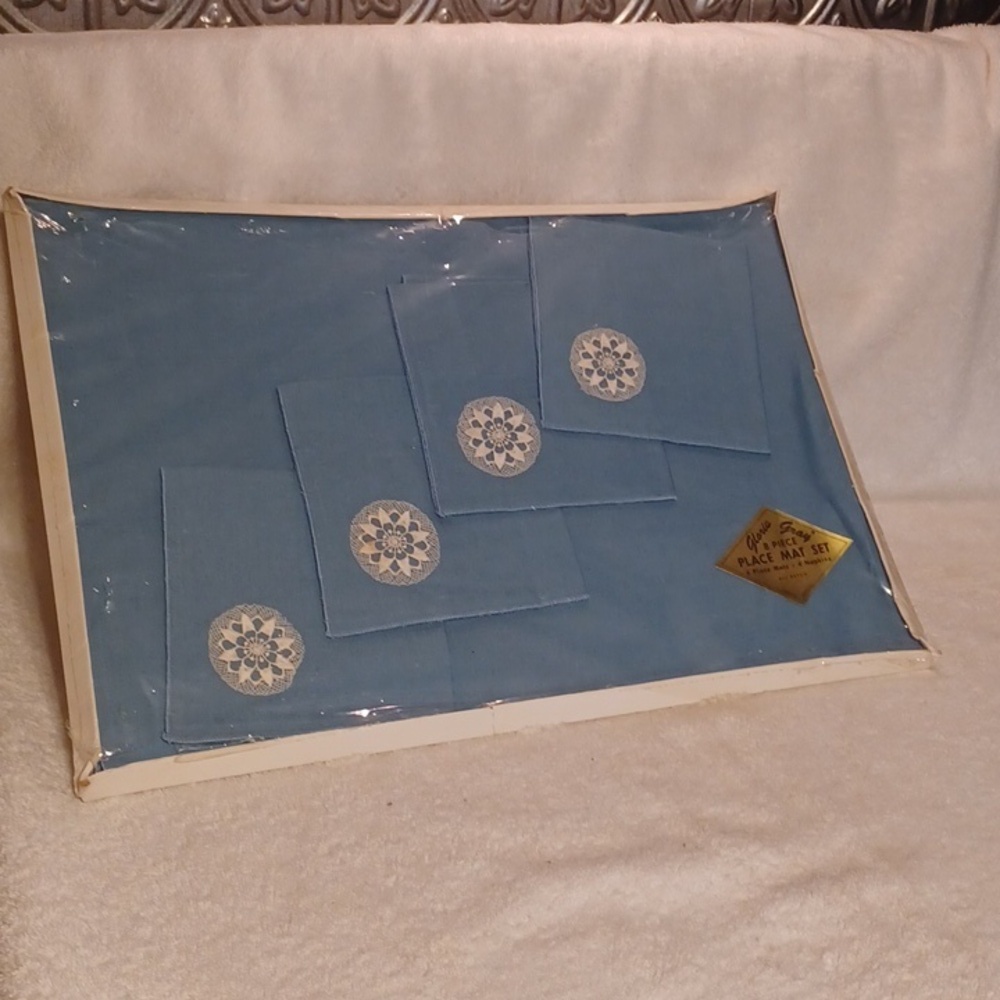 Place mats set vintage 4 place mats 7 Napkins all Rayon  blue